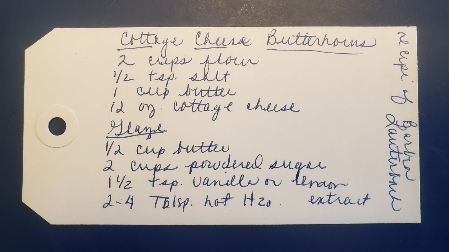 Recipe Cutting Board, 13 3/4" x 11" x 5/16" Bamboo Two Tone Cutting Board with Handle