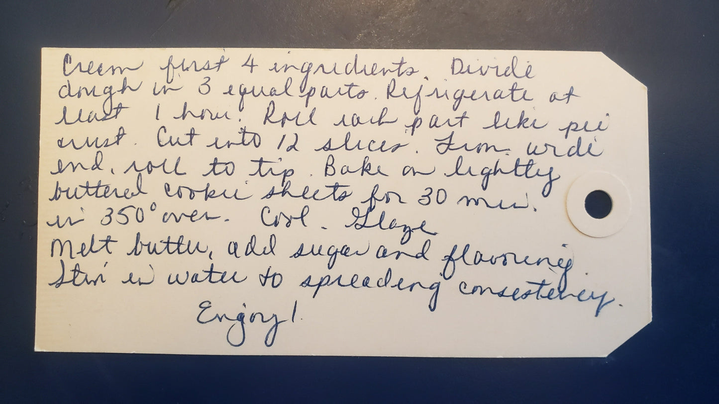 Recipe Cutting Board, 13 3/4" x 11" x 5/16" Bamboo Two Tone Cutting Board with Handle